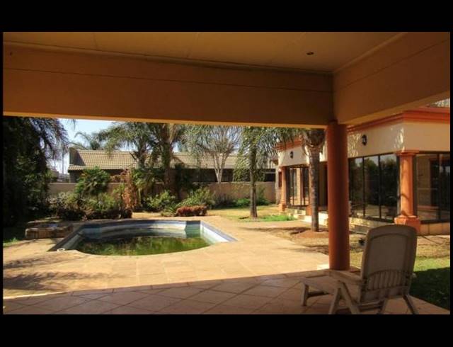5 BEDROOM HOUSE FOR SALE IN LENASIA